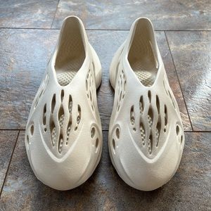 Yeezy Foam Runner, 9M, Sand